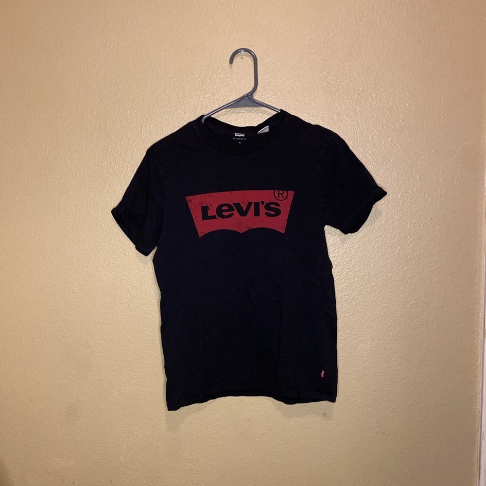 Black levis shirt